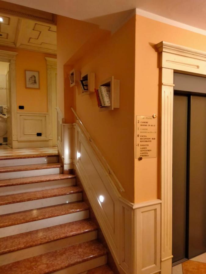 סן בוניפצ'ו Hotel Due Colonne מראה חיצוני תמונה