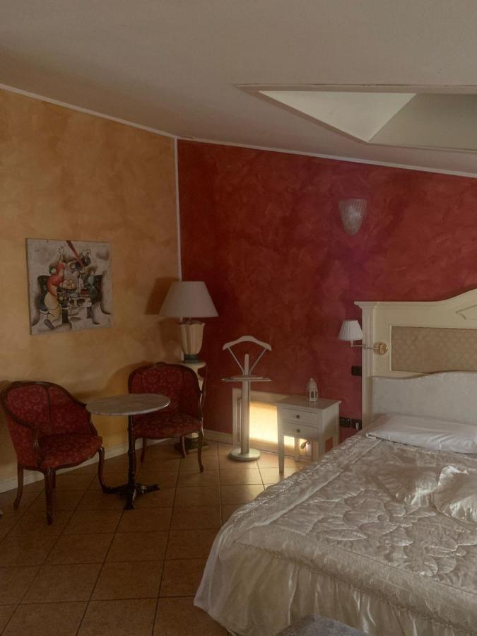 סן בוניפצ'ו Hotel Due Colonne מראה חיצוני תמונה