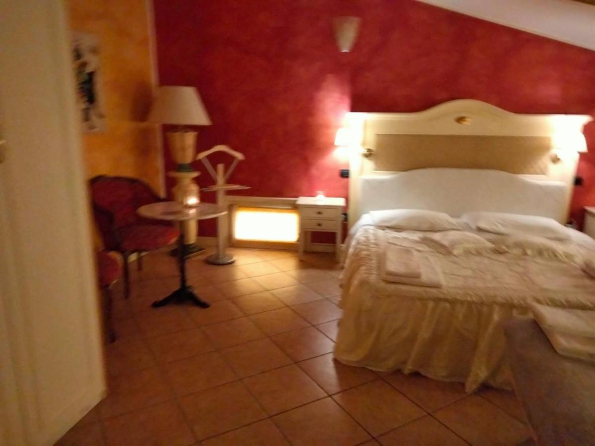 סן בוניפצ'ו Hotel Due Colonne מראה חיצוני תמונה