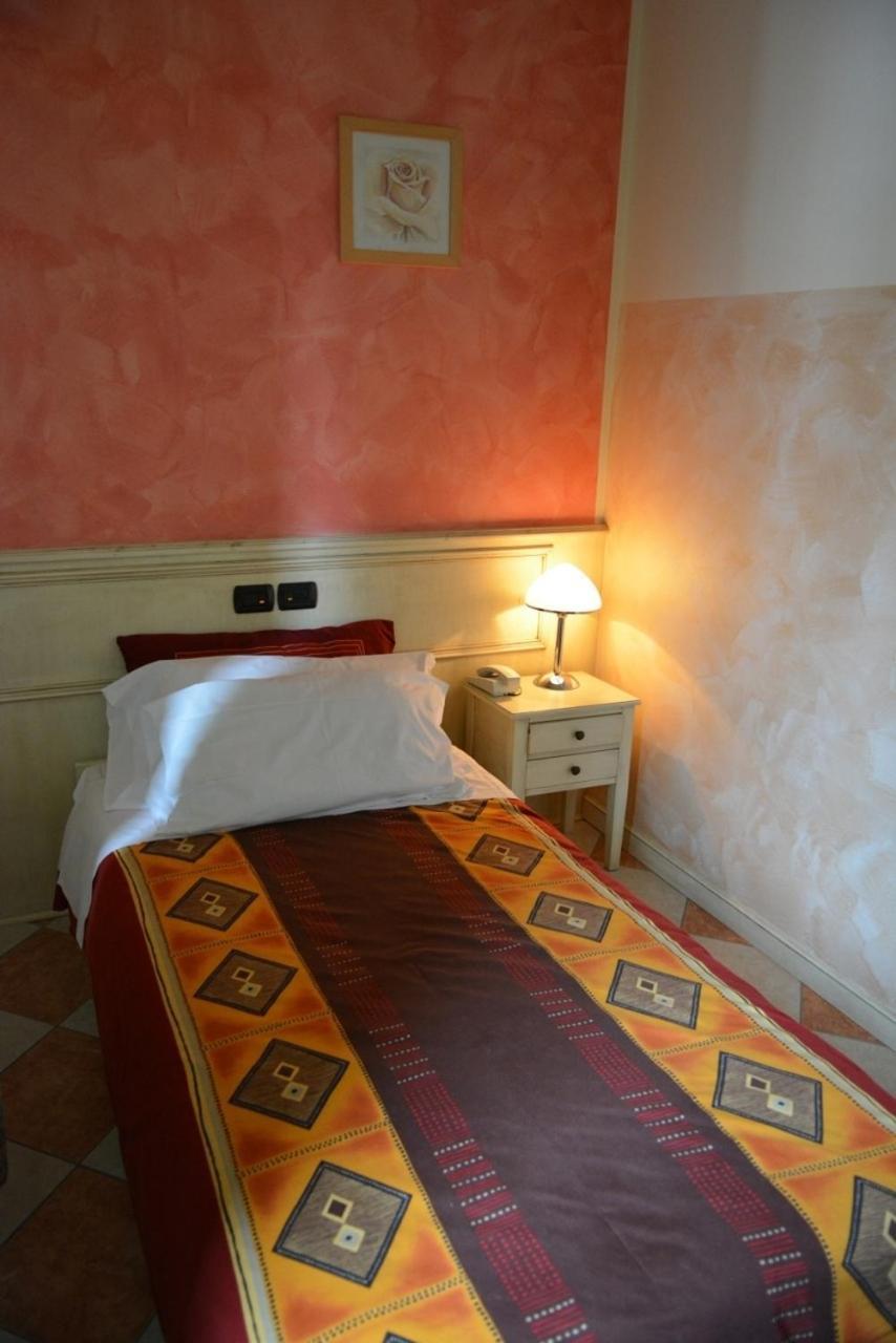 סן בוניפצ'ו Hotel Due Colonne חדר תמונה
