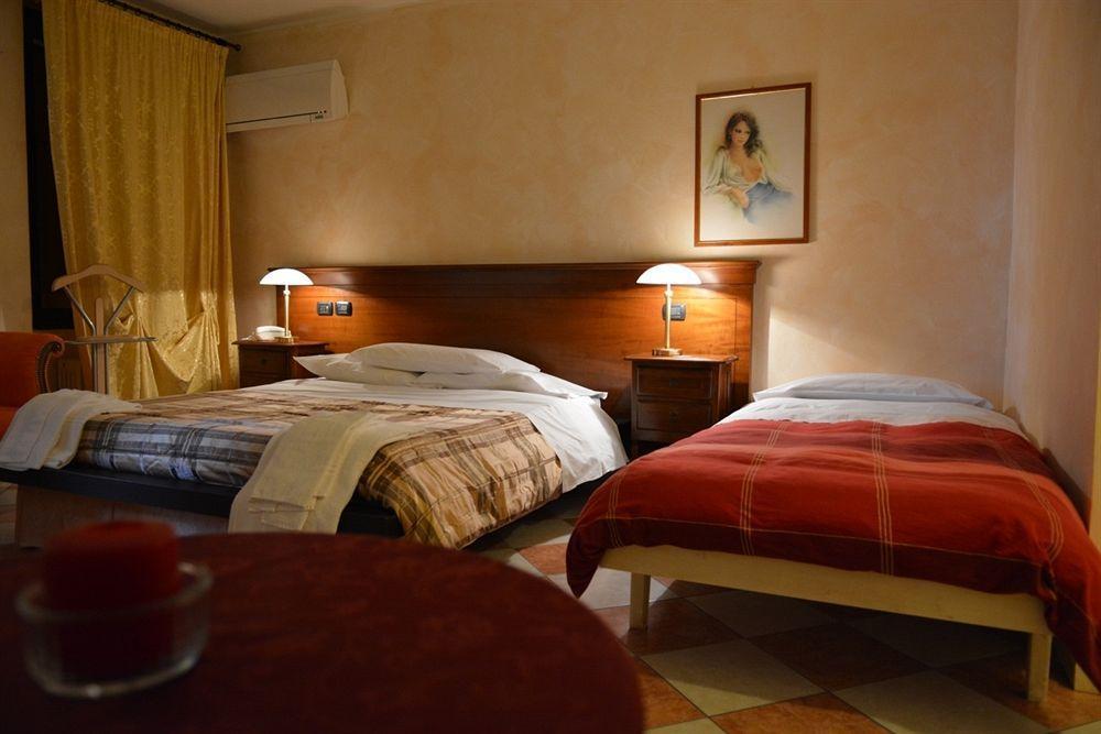 סן בוניפצ'ו Hotel Due Colonne מראה חיצוני תמונה
